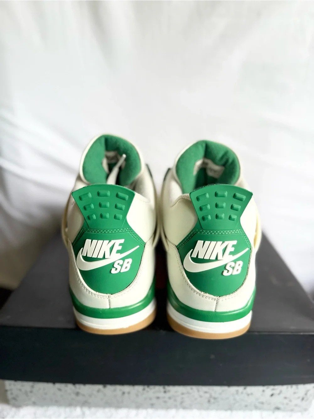 AUTHENTIC Jordan 4 Retro SB Pine Green size 10 DR5415-103 2022 VNDS
